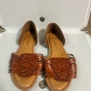 Time and Tru Women's Tan Woven Sandals